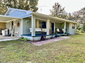 Quiet Farmhouse IN THE COUNTRY close to major theme parks